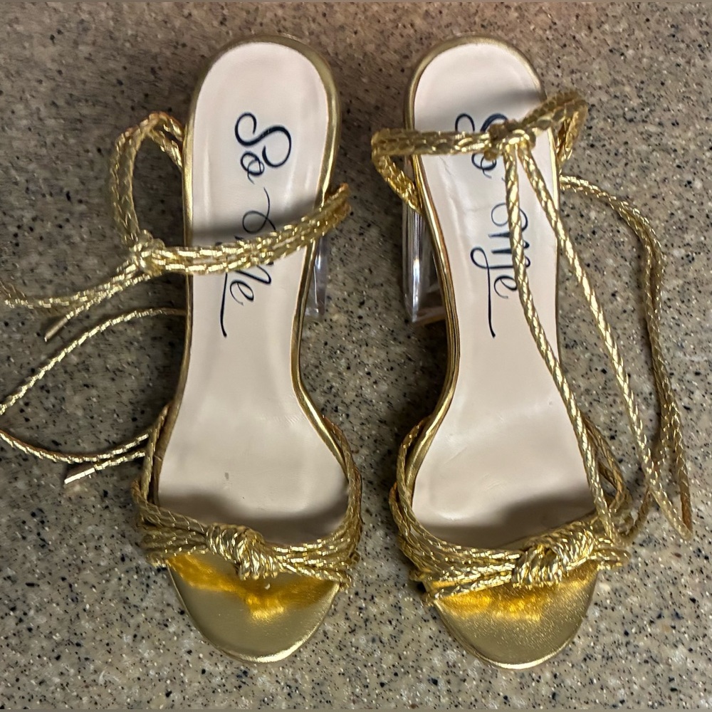 Like New So Me Gold Women's Sandals . SZ 6